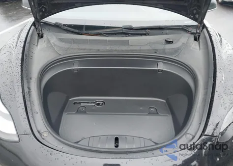 2019 Tesla Model 3 Long Range/Mid Range/Standard Range/Standard Range Plus z USA, uszkodzony, nr VIN 5YJ3E1EA0KF396120